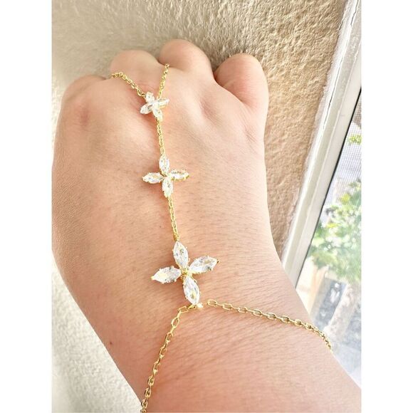 Triple flower cubic zirconia finger chain bracelet - Picture 1 of 6
